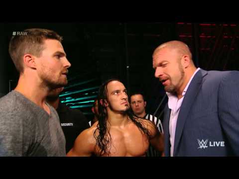 Profilový obrázek - Arrow's Stephen Amell Attacks Stardust On WWE Monday Night RAW