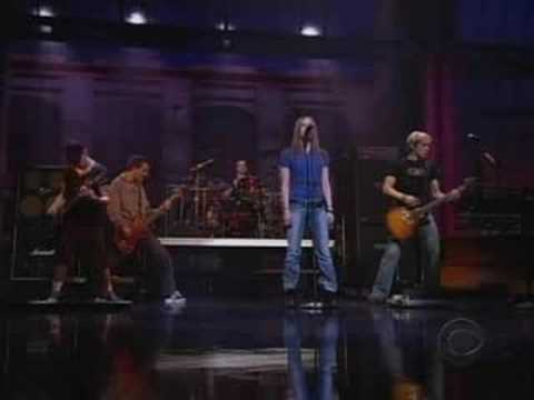 Profilový obrázek - Avril Lavigne - Losing Grip live David Letterman 2003
