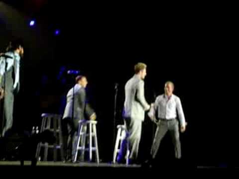 Profilový obrázek - Backstreet Boys talking to crowd (Halifax, N.S.)
