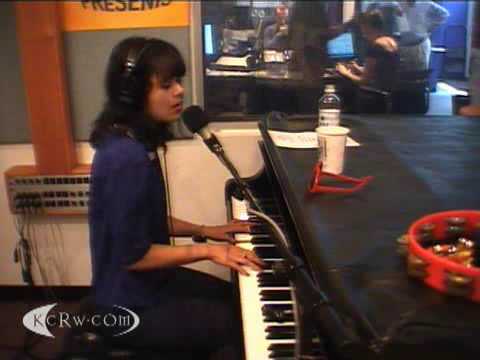 Profilový obrázek - Bat for Lashes - Siren Song (Live at Morning Becomes Eclectic)