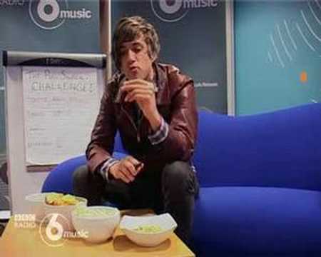 Profilový obrázek - BBC 6 Music - We Are Scientists - Pub Snack Challenge
