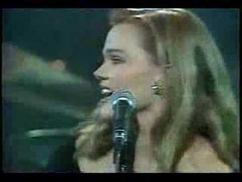 Profilový obrázek - Belinda Carlisle - Heaven Is A Place On Earth (Live '87)
