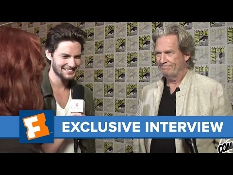 Profilový obrázek - Ben Barnes and Jeff Bridges Comic-Con 2013 Exclusive Interview | Comic Con | FandangoMovies
