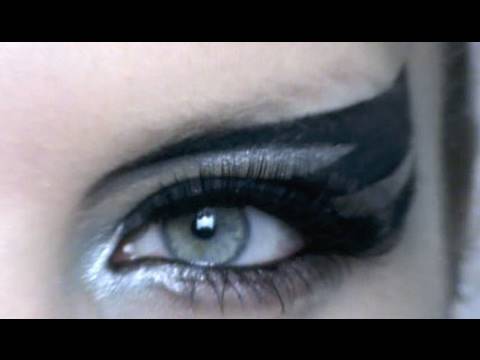 Profilový obrázek - Beth Ditto 'creative liner' inspired make-up tutorial