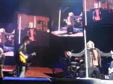 Profilový obrázek - Bon Jovi live in Barcelona Can't help falling in love(Elvis cover)