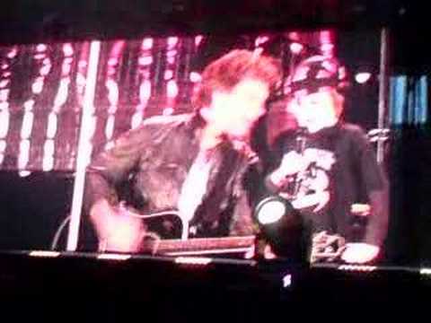 Profilový obrázek - Bon Jovi Who Said You Cant Go Home Live With Small Kid