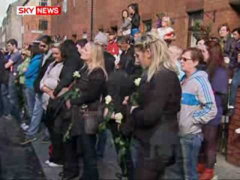 Profilový obrázek - Boyzone pay tribute at Stephen Gately's funeral