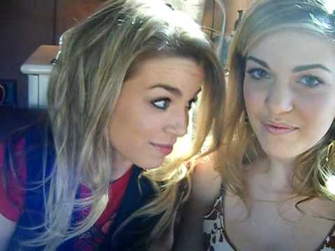 Profilový obrázek - Britt & Carly on the Gibson tour bus!