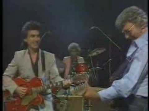 Profilový obrázek - Carl perkins & Friends No:1 - Everybody's Trying to be my Baby (vocals by George Harrison)