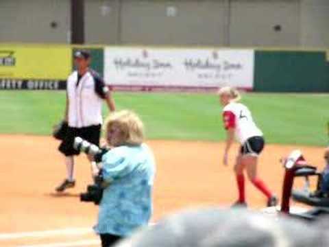 Profilový obrázek - Carrie Underwood City Of Hope Softball Game 2008