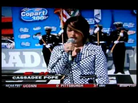 Profilový obrázek - Cassadee Pope sings the National Anthem