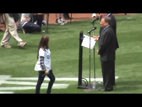 Profilový obrázek - Charice Pempengco sings the National Anthem at Dodgers Opening Day 2009!