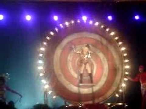 Profilový obrázek - Christina Aguilera - Enter The Circus (live)