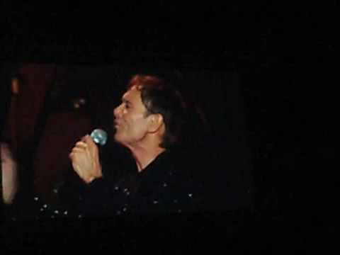 Profilový obrázek - Cliff Richard & Abbie Osmon - 'All I Ask of You' at Wembley