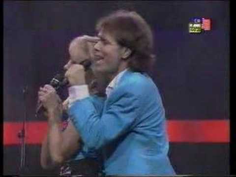 Profilový obrázek - Cliff Richard "The Concert" - Love Is The Strongest Emotion