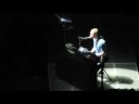 Profilový obrázek - Coldplay Chris Martin joking around at live gig in Vienna