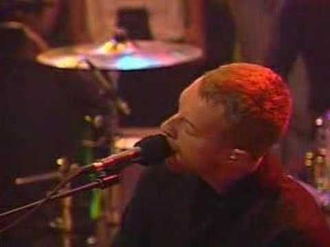 Profilový obrázek - coldplay performing an intimate set back in 2002/3 part 2