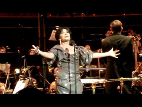 Profilový obrázek - Dame Shirley Bassey sings Goldfinger at The John Barry Memorial Concert 20th June 2011
