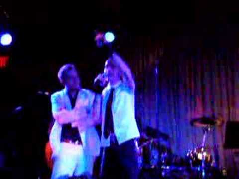 Profilový obrázek - Darren Hayes sings with a fan, NYC, June 26 07