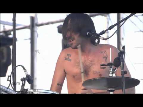 Profilový obrázek - Death From Above 1979 - Little Girl/Blood On Our Hands [Live @ Coachella 2011]