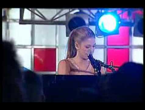 Profilový obrázek - Delta Goodrem - Born to Try (Live @ Channel V)