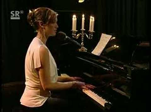 Profilový obrázek - Delta Goodrem - Fragile (Live)