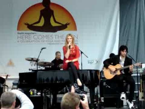Profilový obrázek - Delta Goodrem - Live in Central Park, NYC (Burn for You)