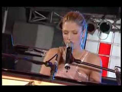 Profilový obrázek - Delta Goodrem - Will You Fall for Me (Live @ Channel V)