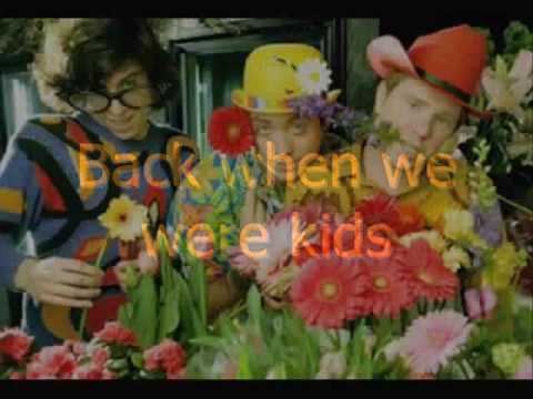 Profilový obrázek - Eleventyseven - When We Were Kids (lyrics)