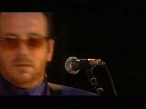 Profilový obrázek - Elvis Costello - Peace Love And Understanding (2004)