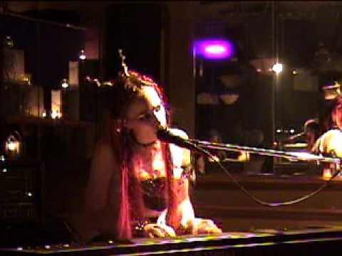 Profilový obrázek - Emilie Autumn - Shalott (Live)