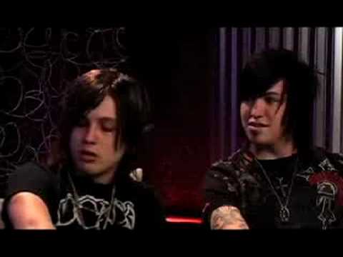 Profilový obrázek - Escape the Fate talks: "Whats your favorite band to tour with and why?"