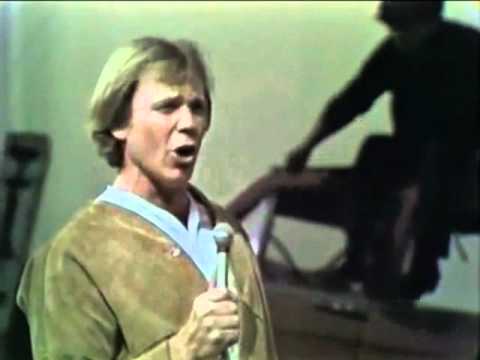 Profilový obrázek - Eve of Destruction (with lyrics) - Barry McGuire