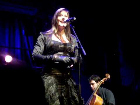 Profilový obrázek - Floor Jansen & Red Limo String Quartet - Lonely (Live At P60 Amstelveen, 27.12.2009)