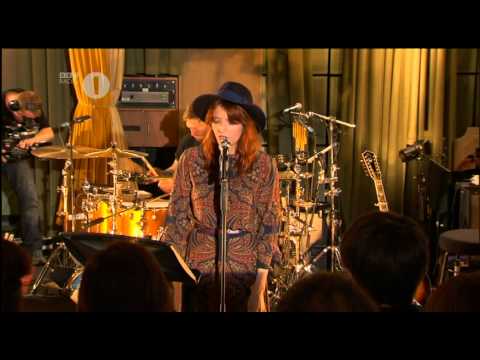 Profilový obrázek - Florence and the Machine - Take Care (Radio 1 Live Lounge Special)