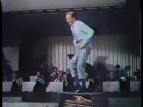 Profilový obrázek - Fred Astaire Dances with Props