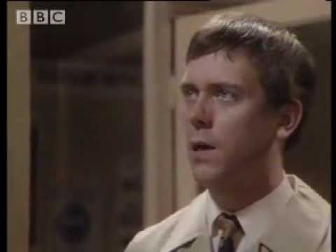 Profilový obrázek - Funny Hugh Laurie & Stephen Fry comedy sketch! 'Your name, sir?' - BBC comedy