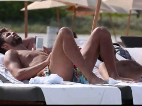 Profilový obrázek - Gerard Piqué and men in beach 