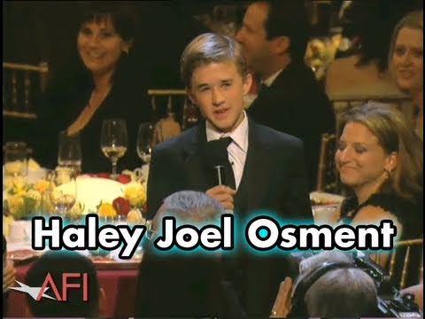 Profilový obrázek - Haley Joel Osment On Being Tom Hanks' "Son" In FORREST GUMP