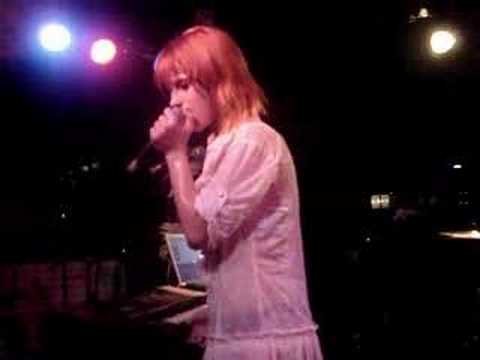 Profilový obrázek - Hallelujah- Paramore (Live in Chicago)