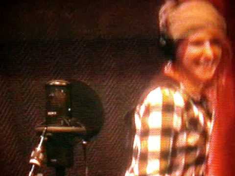 Profilový obrázek - Hayley Williams from Paramore singing Decode in recording studio (funny)