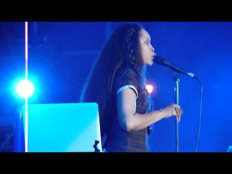 Profilový obrázek - HD - Erykah Badu - Liberation/Humble Mumble (dedicated to Amy Winehouse) live @ Nova Jazz 2011