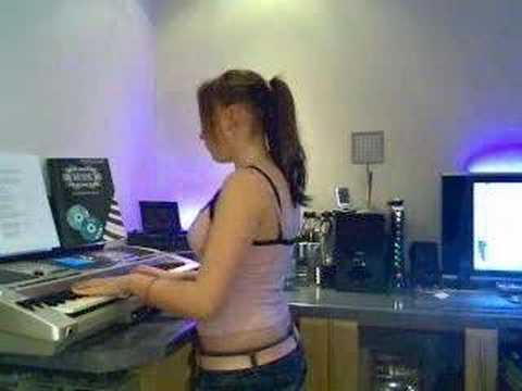 Profilový obrázek - (her first video) Chantelle playing rihanna's unfaithful (ag