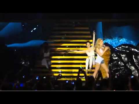 Profilový obrázek - [High Quality] Kylie Minogue - Especially for you / Locomotion (Live Manila 2011)