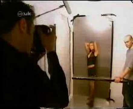 Profilový obrázek - Holly Valance-photoshoot video-cd:uk 2002