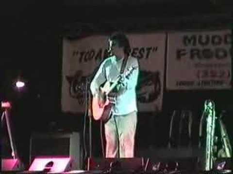 Profilový obrázek - Howie Day covers Brown Eyed Girl - 8/16/2001