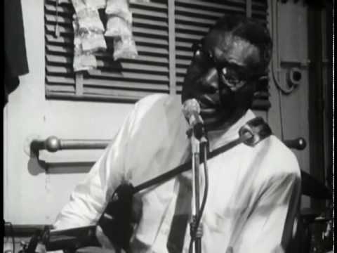 Profilový obrázek - Howlin' Wolf Defines the Blues While Slamming Son House + "Meet Me In The Bottom"