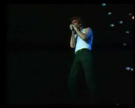Profilový obrázek - Huey Lewis plays the harmonica like a madman (live) 1984