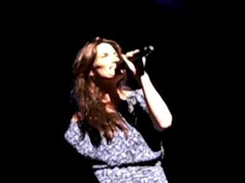 Profilový obrázek - Idina sings Hebrew Music