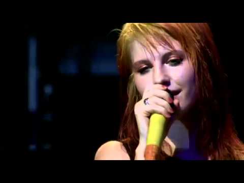 Profilový obrázek - In the Mourning/Landslide by Paramore (Live at Fueled By Ramen 15th Anniversary)
